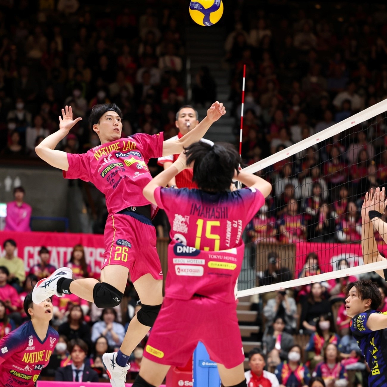 马尔卡宁爆砍33分，浓眉两双弗拉格空砍26+10+8，爵士力克独行侠